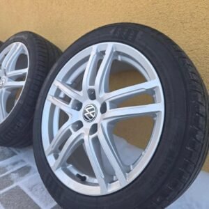 Tires:
225/45 R17, pagaminimo data 2025 m. 03 sav.
Grip B, fuel consumption C, noise 71 dB

Rims:
Slim, 7J ET42, 57.1 / 66.6
Straight, no scratches.

Both tires and rims are in ideal condition.

Fits: Golf V-VII, Golf Plus, Passat B6/B7, A3, A4, Octavia, Leon and more. (5×112)