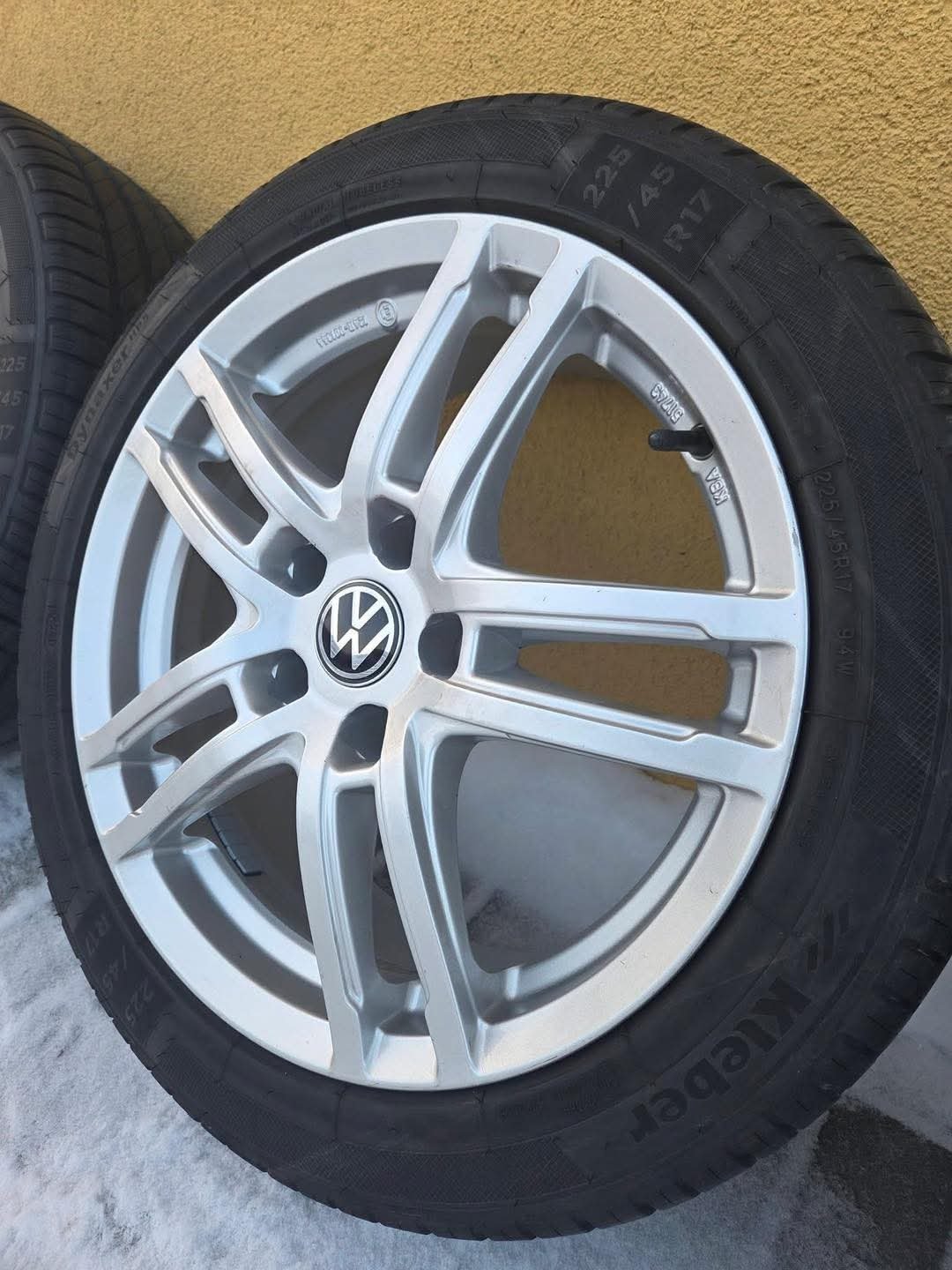 Tires:
225/45 R17, pagaminimo data 2025 m. 03 sav.
Grip B, fuel consumption C, noise 71 dB
Rims:
Slim, 7J ET42, 57.1 / 66.6
Straight, no scratches.
Both tires and rims are in ideal condition.
Fits: Golf V-VII, Golf Plus, Passat B6/B7, A3, A4, Octavia, Leon and more. (5×112) - Image 5