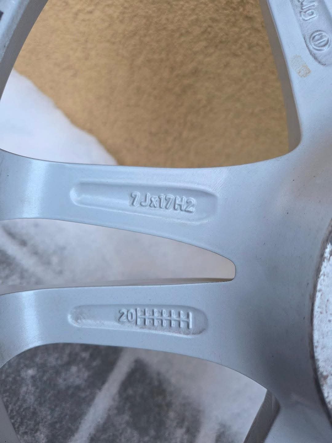 Tires:
225/45 R17, pagaminimo data 2025 m. 03 sav.
Grip B, fuel consumption C, noise 71 dB
Rims:
Slim, 7J ET42, 57.1 / 66.6
Straight, no scratches.
Both tires and rims are in ideal condition.
Fits: Golf V-VII, Golf Plus, Passat B6/B7, A3, A4, Octavia, Leon and more. (5×112) - Image 3