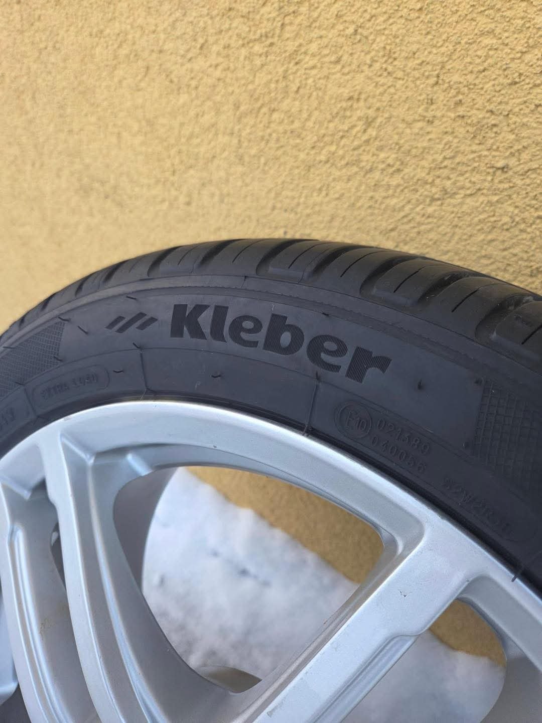 Tires:
225/45 R17, pagaminimo data 2025 m. 03 sav.
Grip B, fuel consumption C, noise 71 dB
Rims:
Slim, 7J ET42, 57.1 / 66.6
Straight, no scratches.
Both tires and rims are in ideal condition.
Fits: Golf V-VII, Golf Plus, Passat B6/B7, A3, A4, Octavia, Leon and more. (5×112) - Image 7
