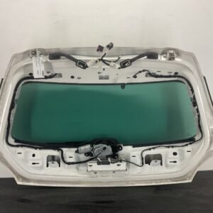 VOLKSWAGEN Scirocco TAILGATE WITH
GLASS CANDY WHITE B4 B9A 09-17