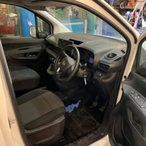breaking a 2019 Vauxhall combo 2300 edition