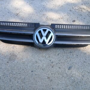 Front hood of golf 5