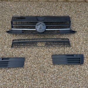 VW TRANSPORTER T6 front bumper main grill genuine (slight crack on radar sensor